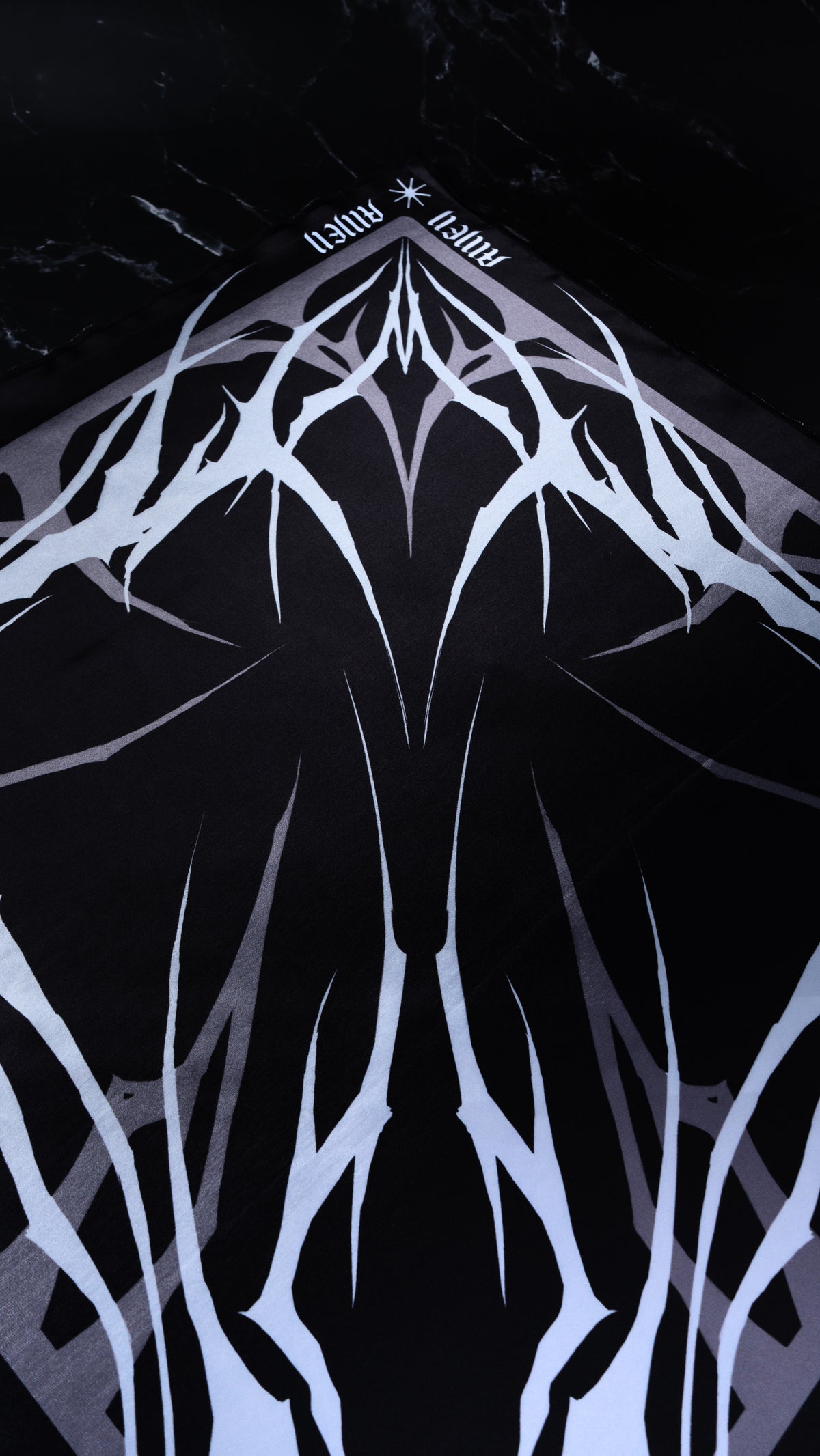 THORN HEADSCARF
